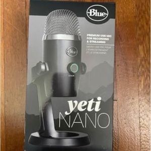 Yeti microphone and pop filter